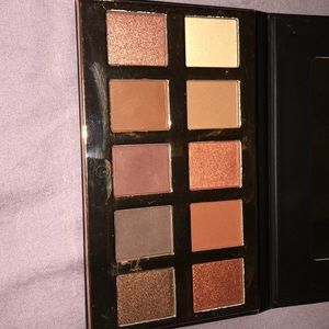 Eyeshadow palette